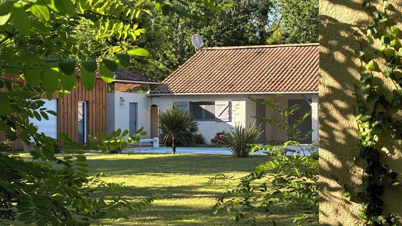 Photo of Outdoor in Grayan-Et-L'Hopital
