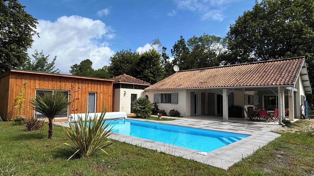 Photo of Outdoor in Grayan-Et-L'Hopital
