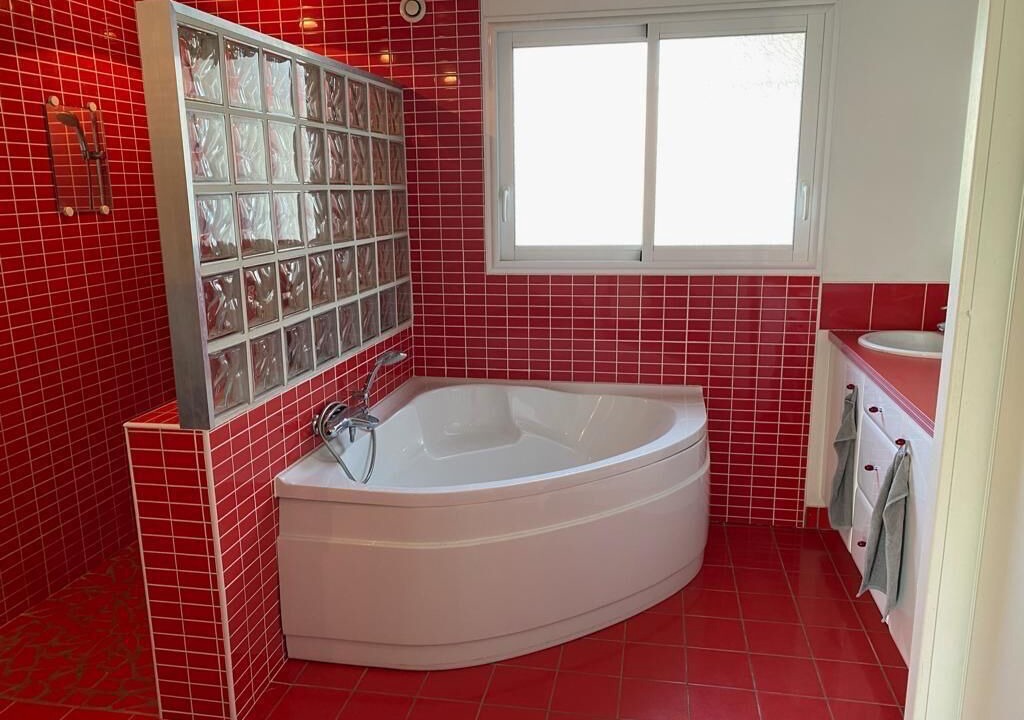 Photo of Bathroom in Tosse