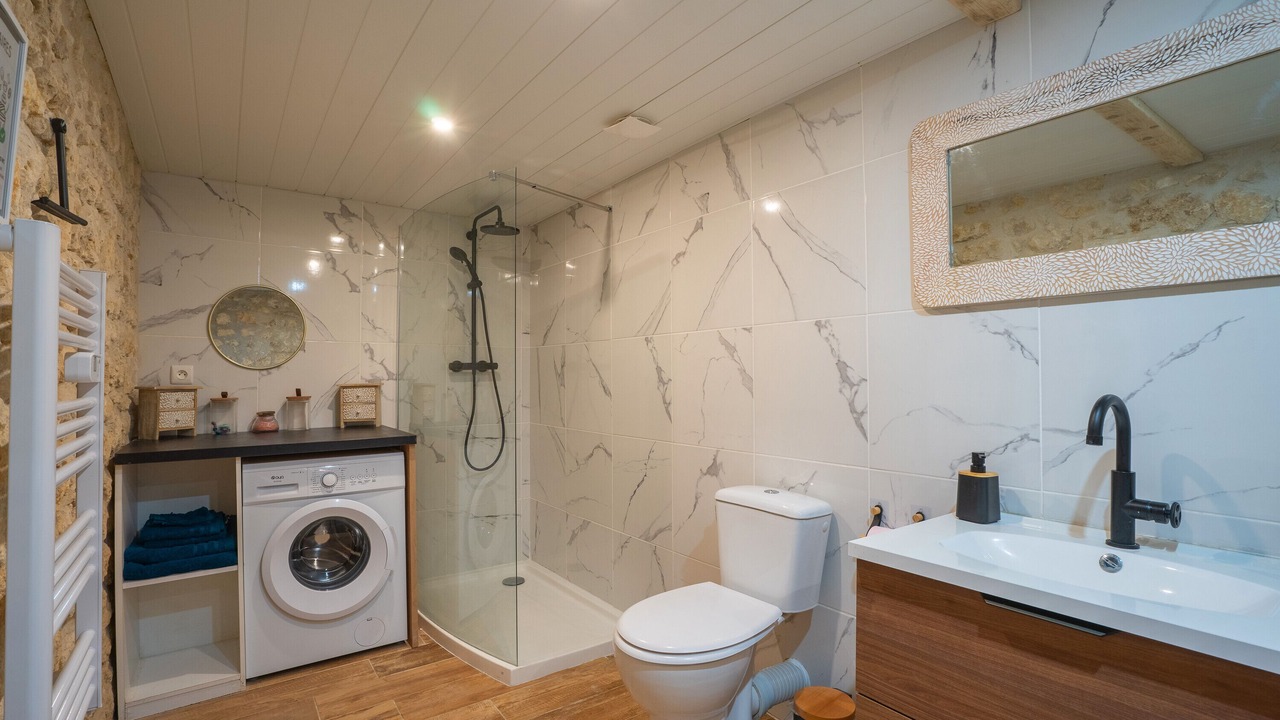 Photo of Bathroom in Saint-Genis-de-Saintonge