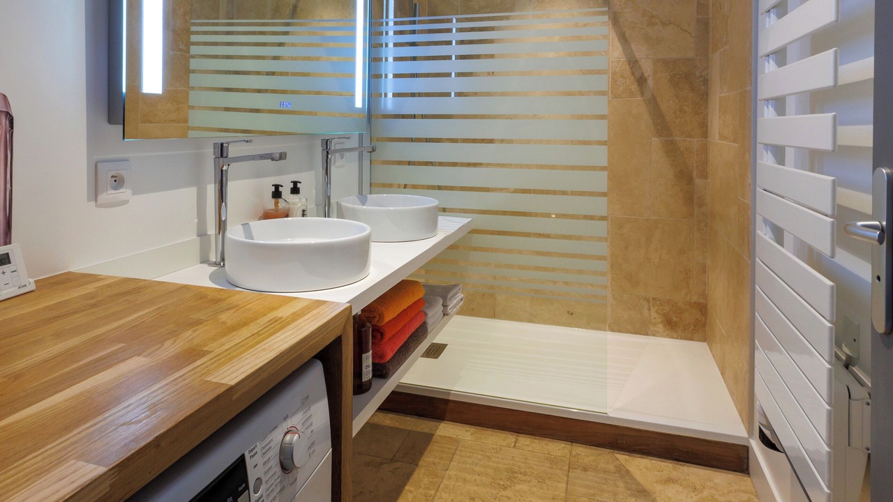 Photo of Bathroom in La Rochelle City Centre