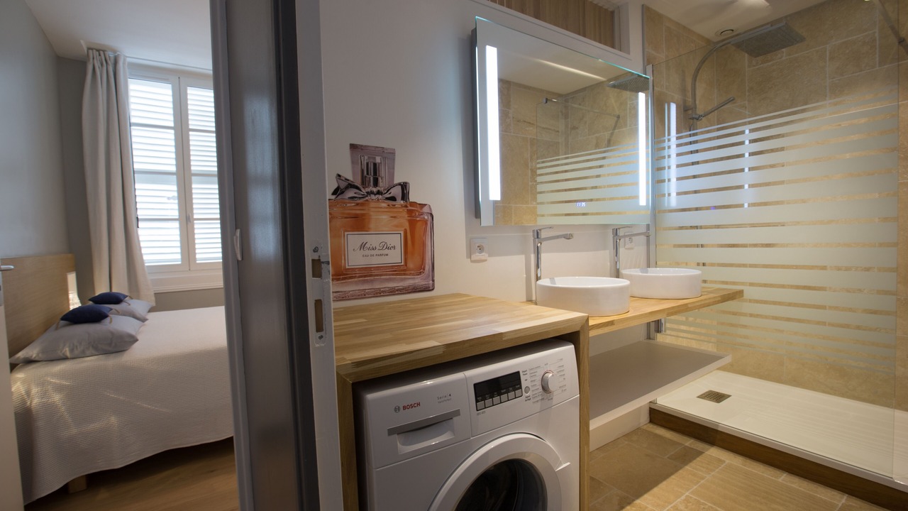 Photo of Bathroom in La Rochelle City Centre