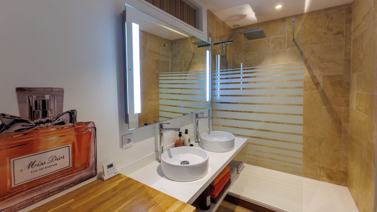 Photo of Bathroom in La Rochelle City Centre
