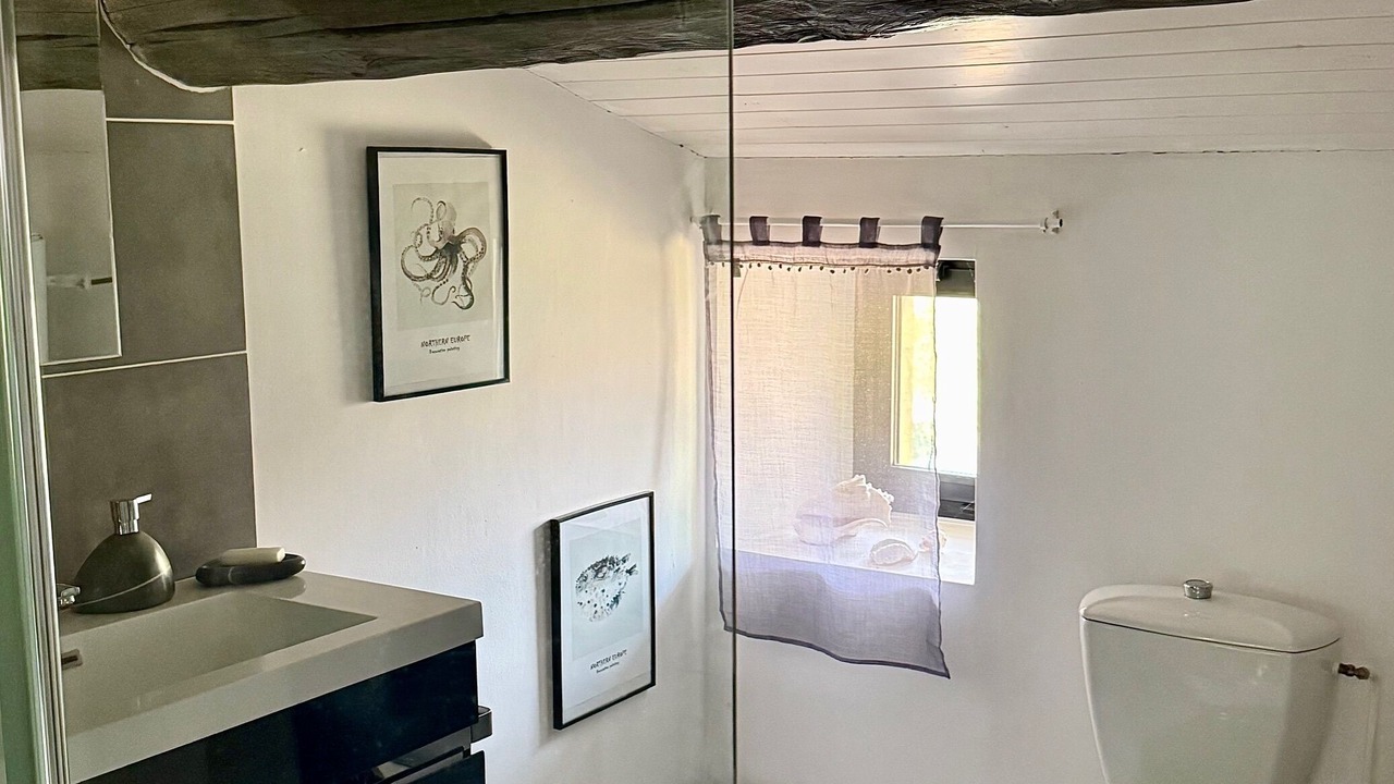 Photo of Bathroom in Saint-Coutant-le-Grand