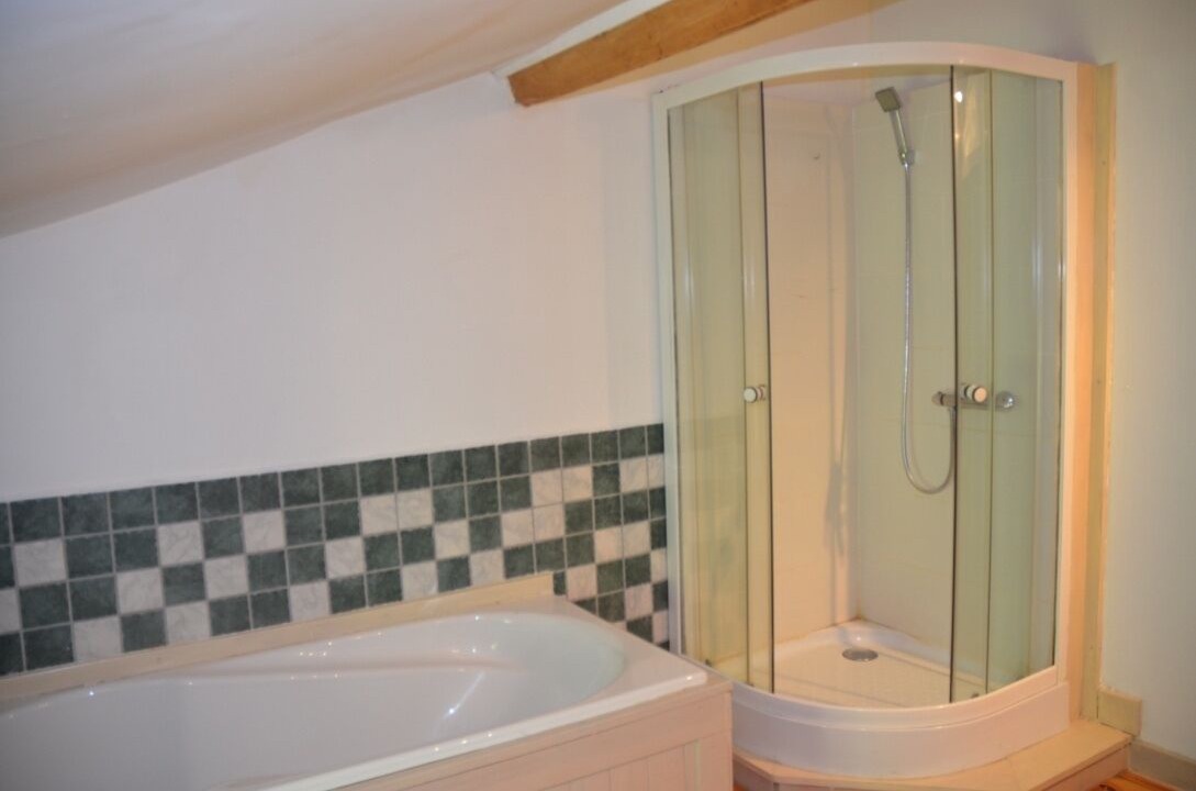 Photo of Bathroom in Saint-Aulaye-Puymangou