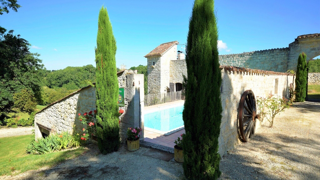 Photo of Outdoor in Bon-Encontre