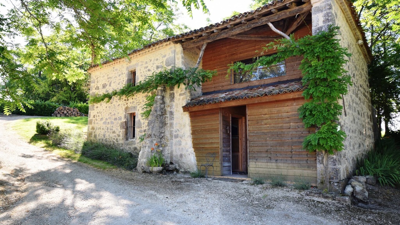Photo of Outdoor in Bon-Encontre