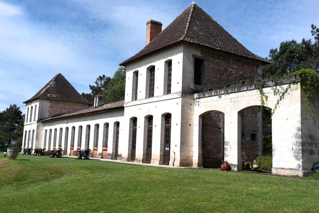 Photo of Buildings in Le Pizou