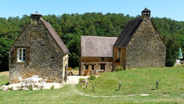 Photo of Buildings in Proissans