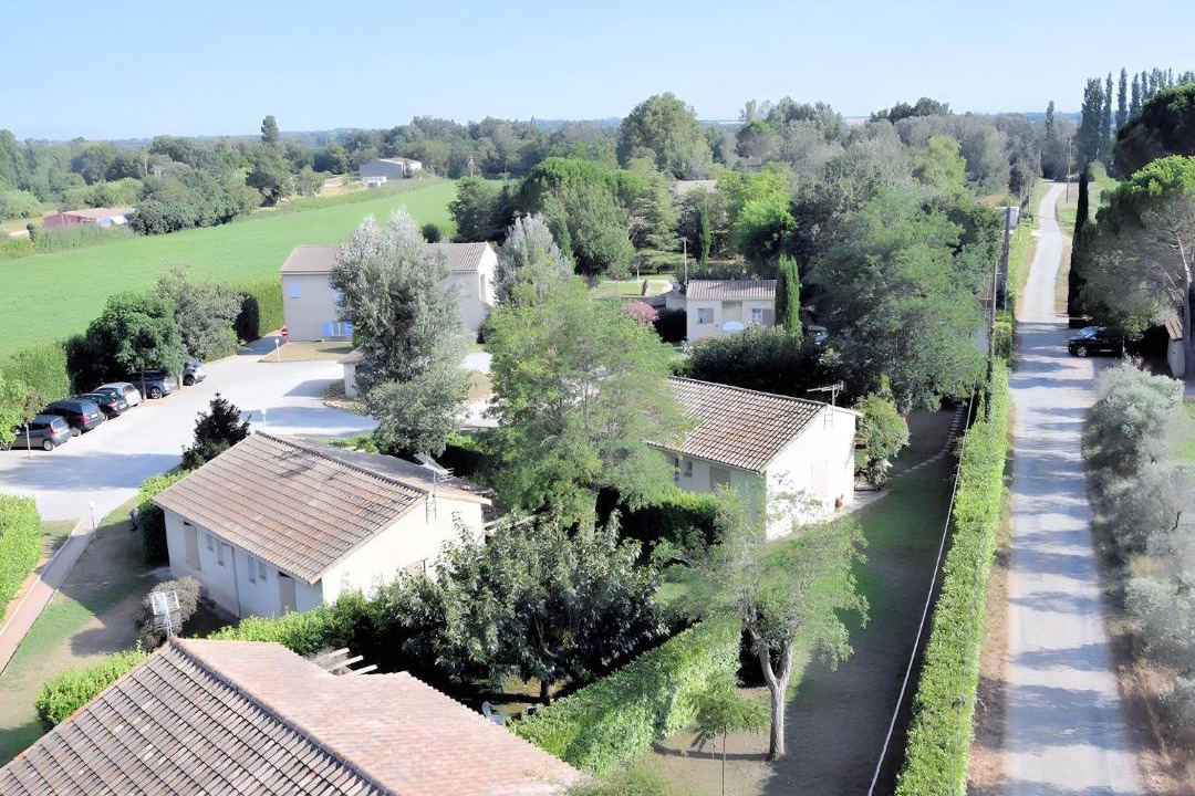 Photo of Others in Raphele-les-Arles