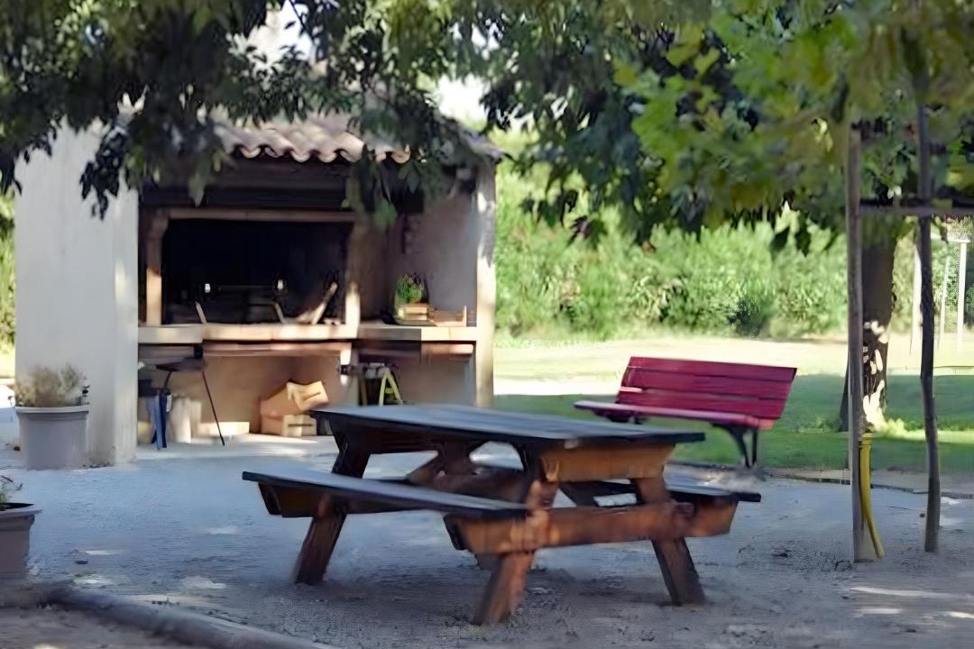 Photo of Others in Raphele-les-Arles