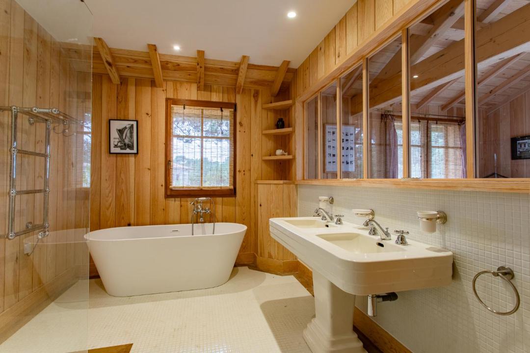 Photo of Bathroom in L'Herbe