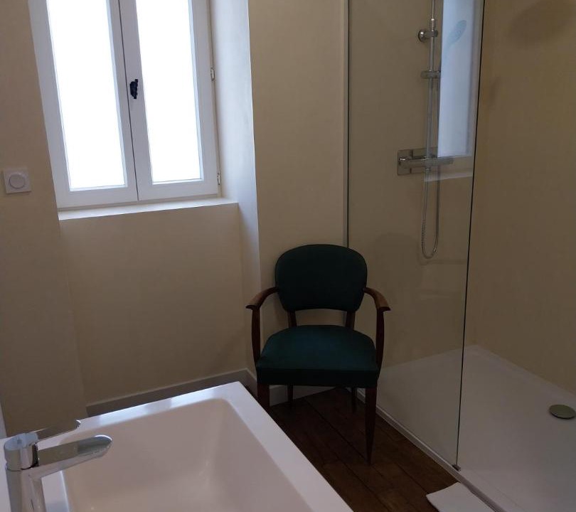 Photo of Bathroom in Saint-Victurnien