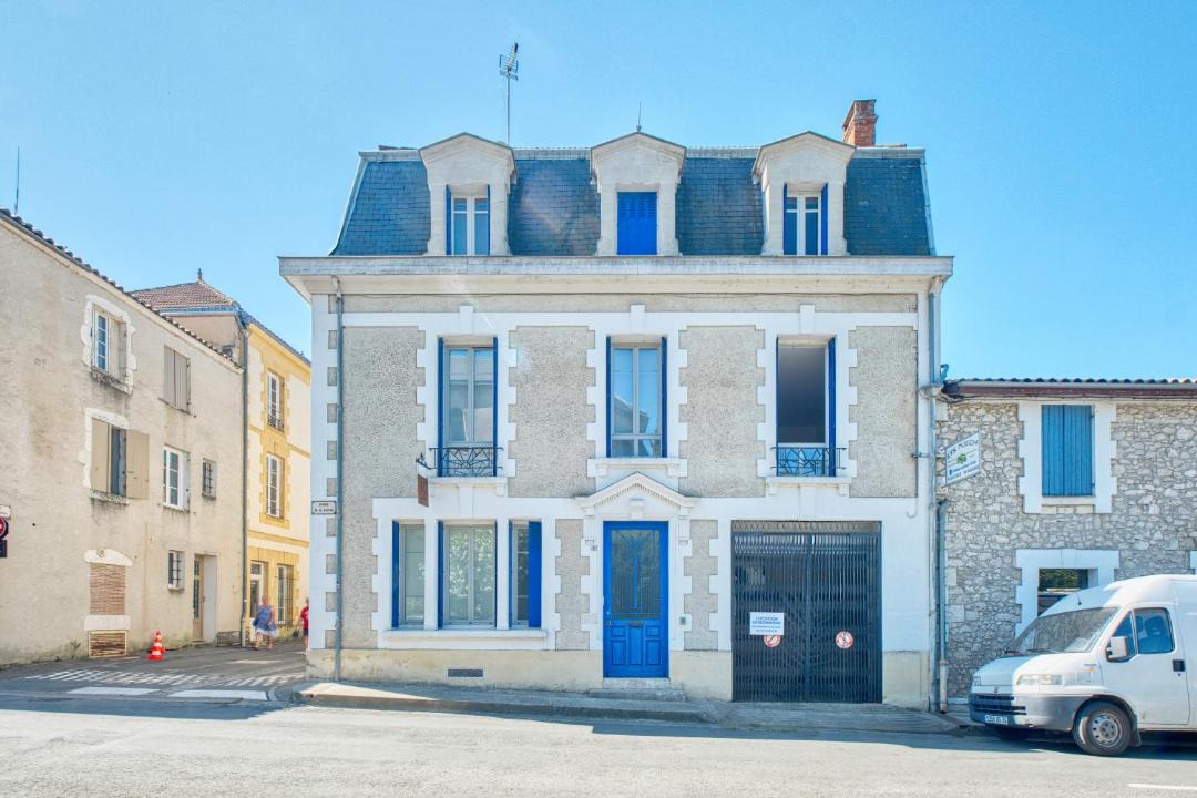 Photo of Buildings in Eymet