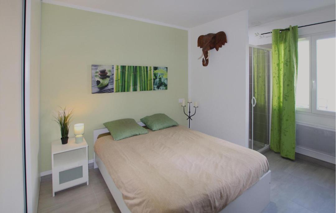 Photo of Bedroom in Morieres-les-Avignon