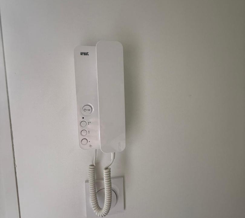 Photo of Others in Carbon-Blanc