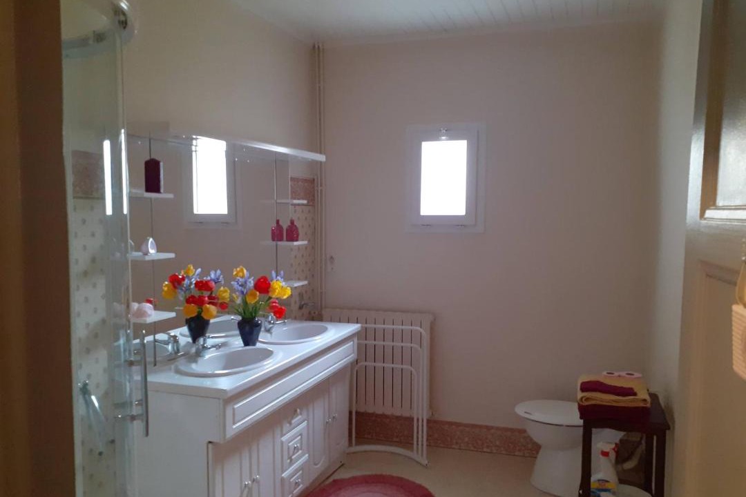 Photo of Bathroom in Saint-Aulaye-Puymangou