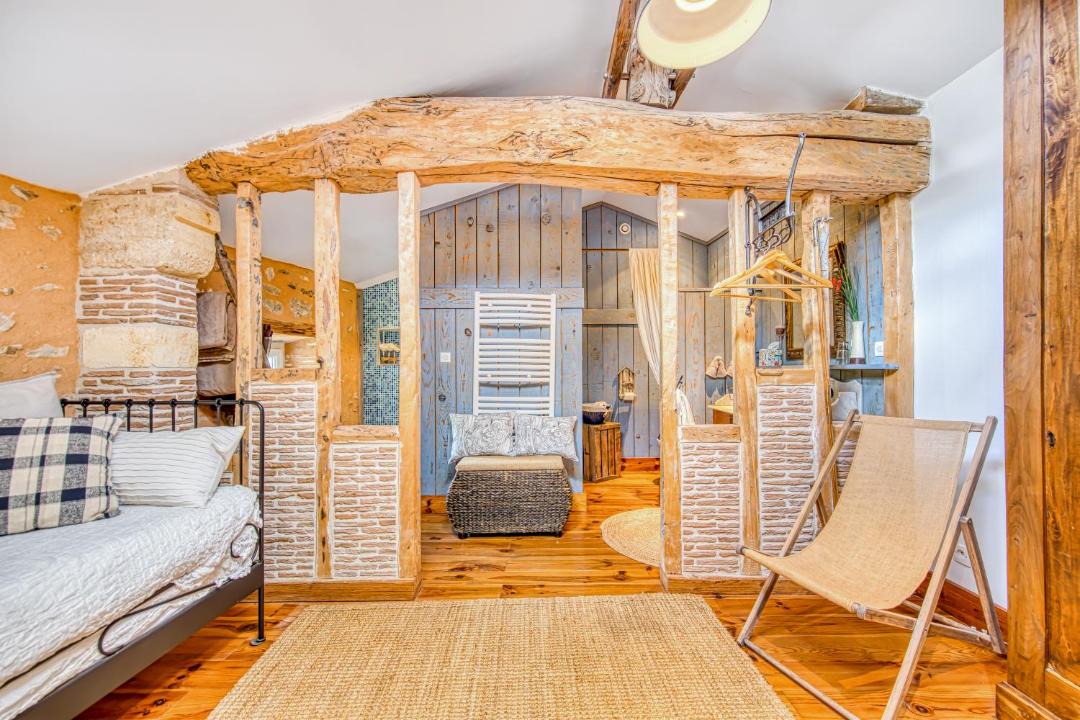 Photo of Bedroom in Noaillan