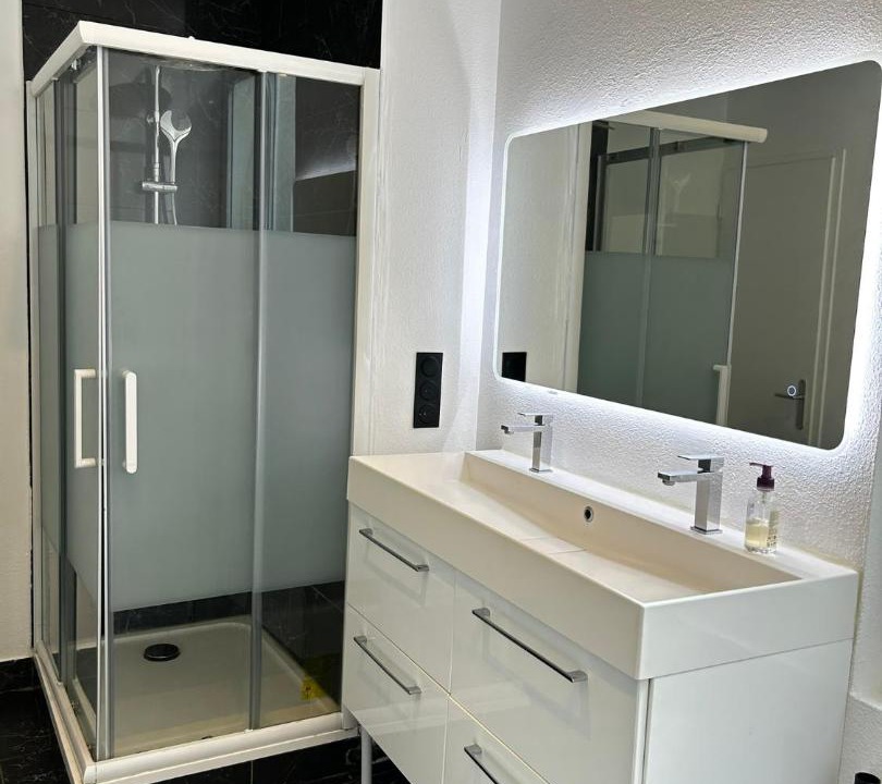 Photo of Bathroom in Bordeaux City Centre