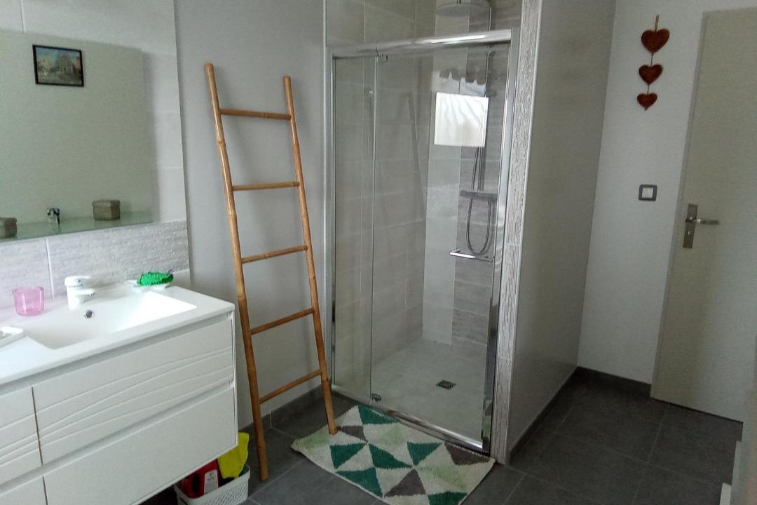 Photo of Bathroom in Saint-Dizant-du-Gua