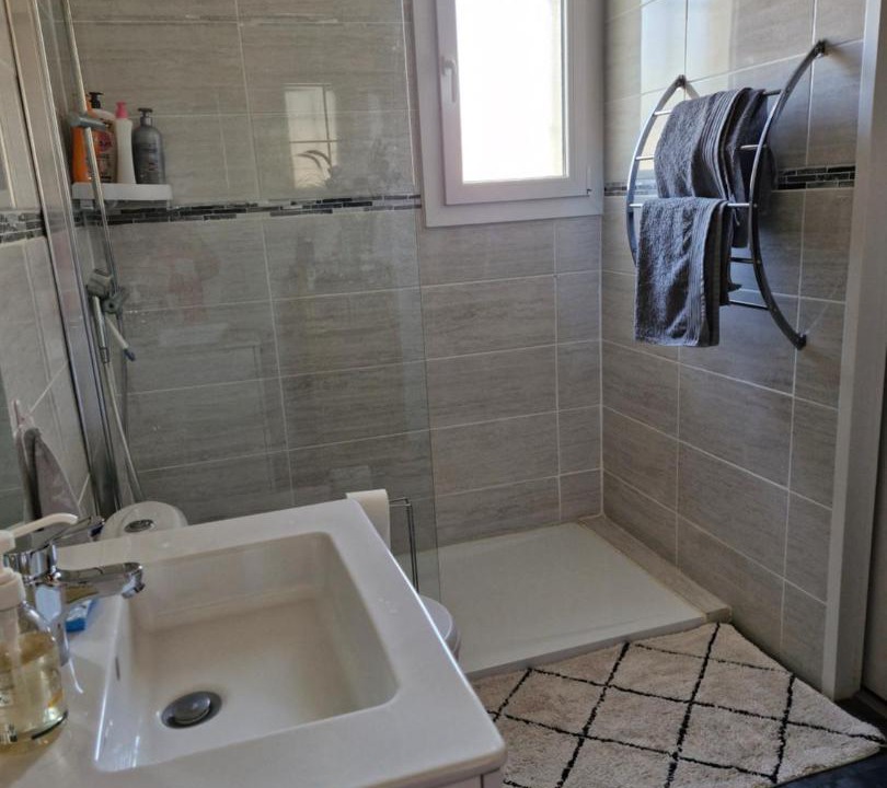 Photo of Bathroom in Saint-Pantaleon-de-Larche