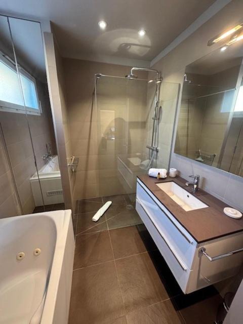 Photo of Bathroom in Grezillac