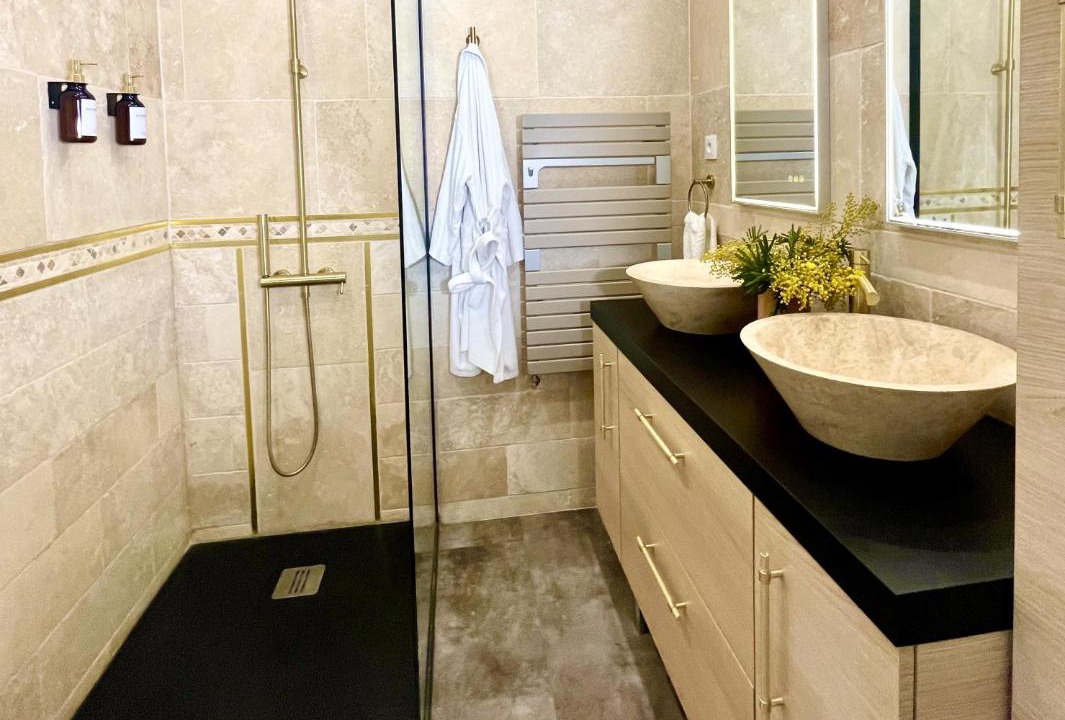 Photo of Bathroom in Saint-Cyr-les-Champagnes
