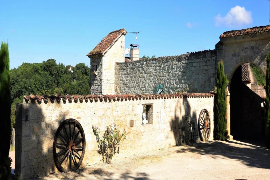 Photo of Buildings in Bon-Encontre