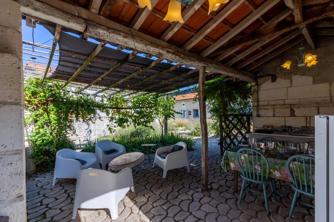 Photo of Patio Balcony in Saint-Martial-Viveyrol