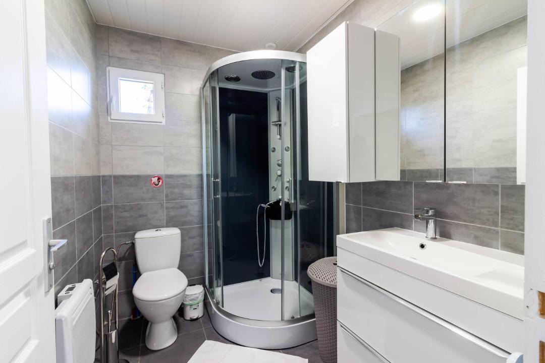 Photo of Bathroom in Thenon