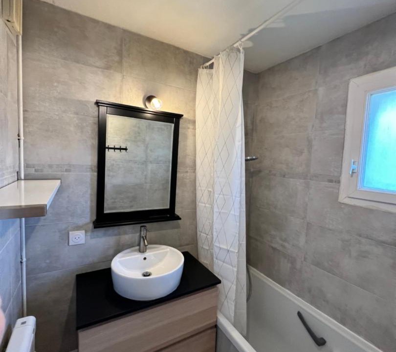 Photo of Bathroom in Talence