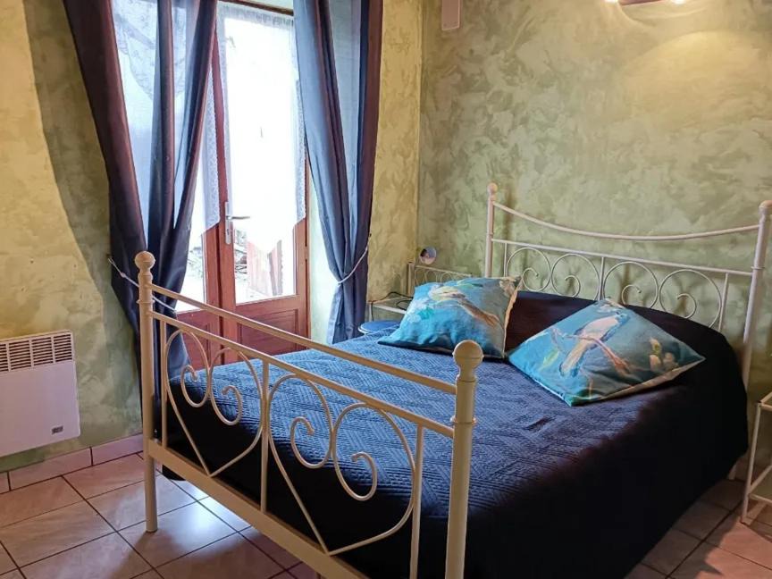 Photo of Bedroom in Saint-Julien-pres-Bort