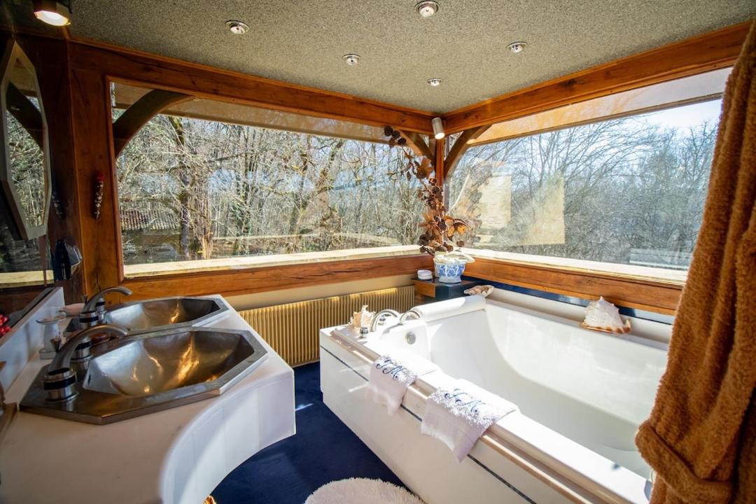 Photo of Bathroom in Villefranche-du-Perigord