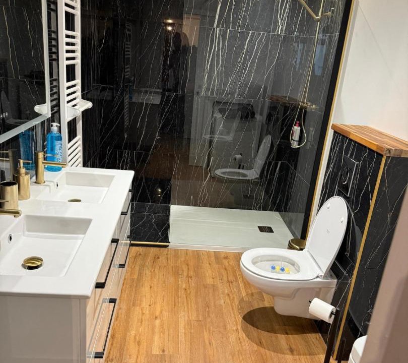 Photo of Bathroom in Saint-Laurent-sur-Gorre