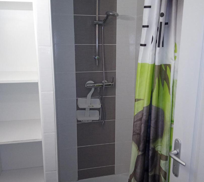 Photo of Bathroom in Saujon