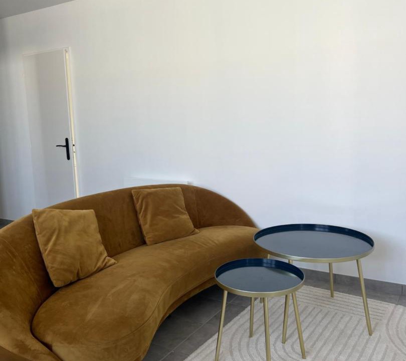 Photo of Livingroom in Carbon-Blanc