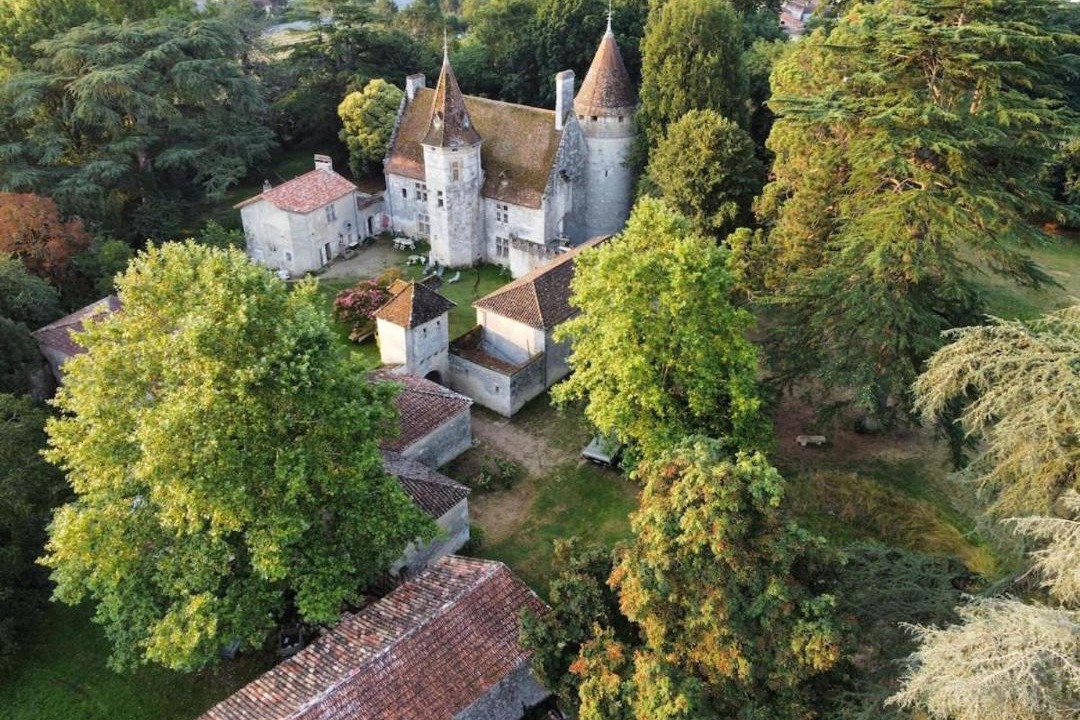 Photo of Buildings in Layrac