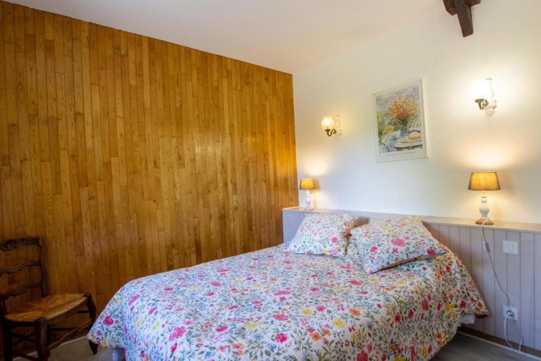Photo of Bedroom in Saint-Aubin-de-Nabirat