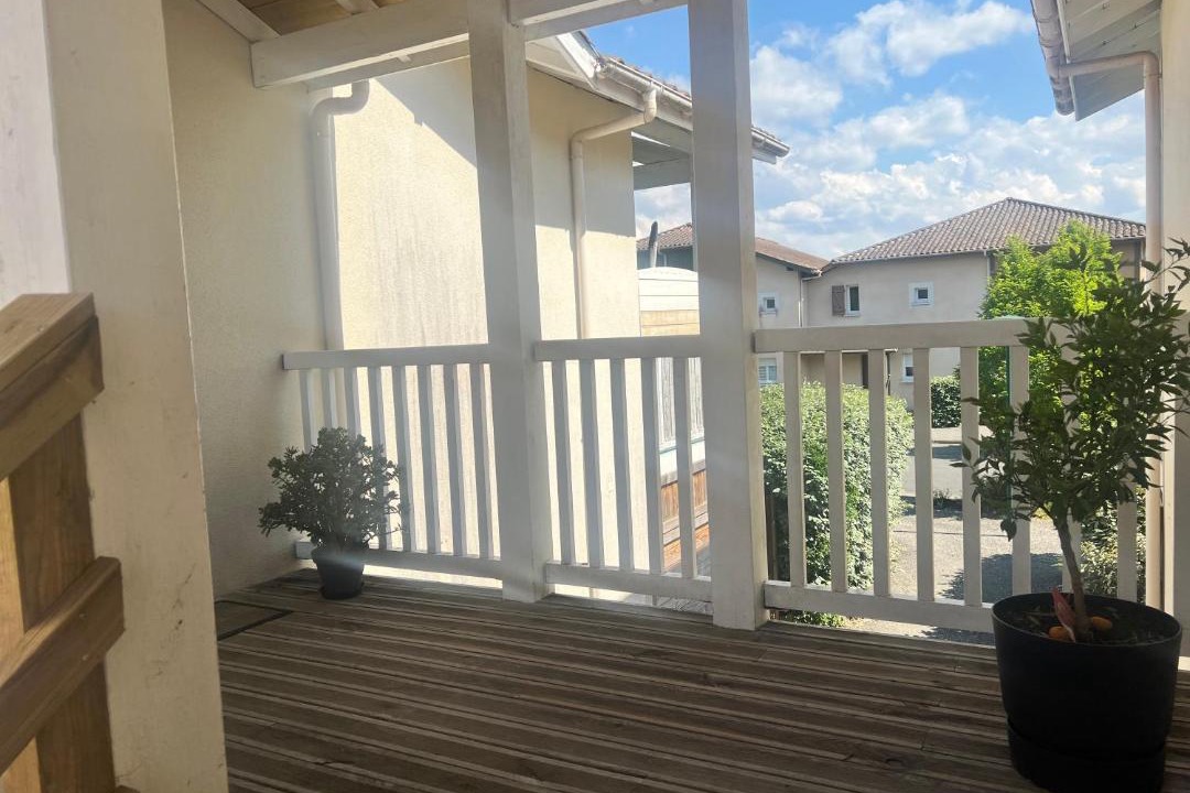 Photo of Patio Balcony in Saint-Vincent-de-Tyrosse