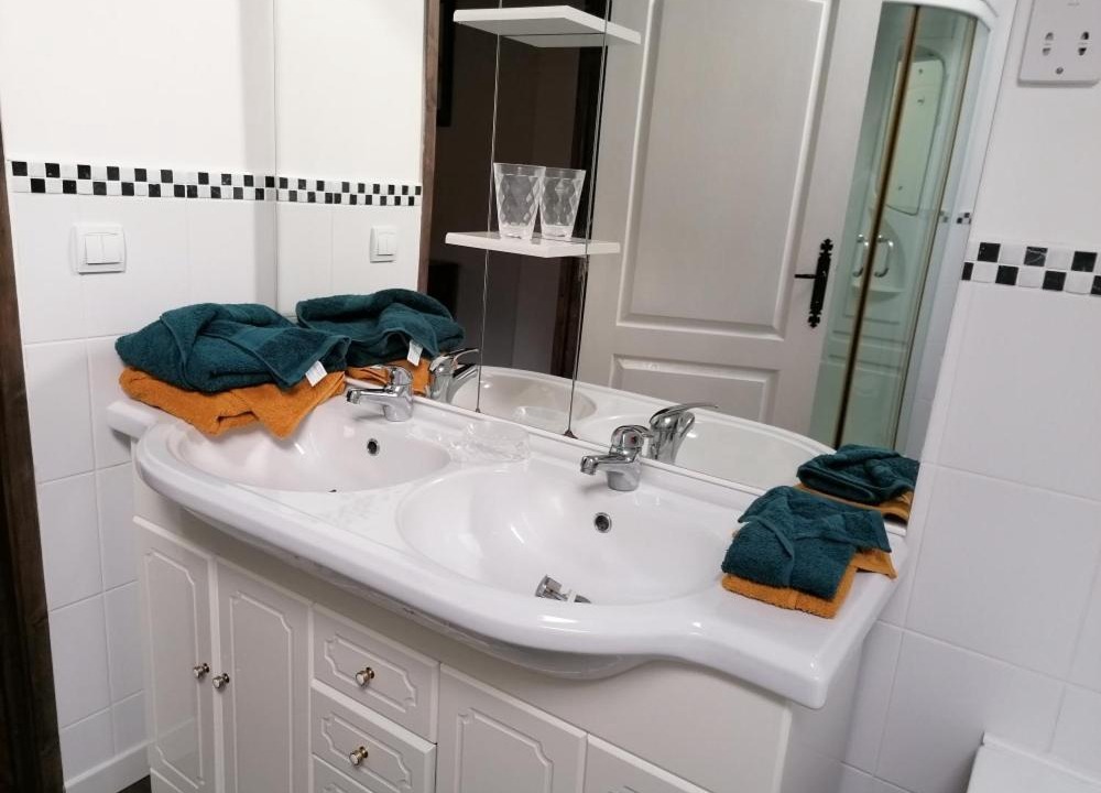 Photo of Bathroom in Neuvy-Bouin