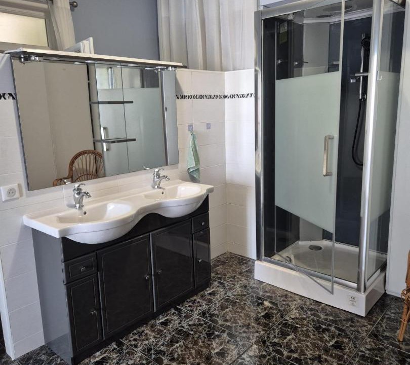 Photo of Bathroom in Saint-Aigulin