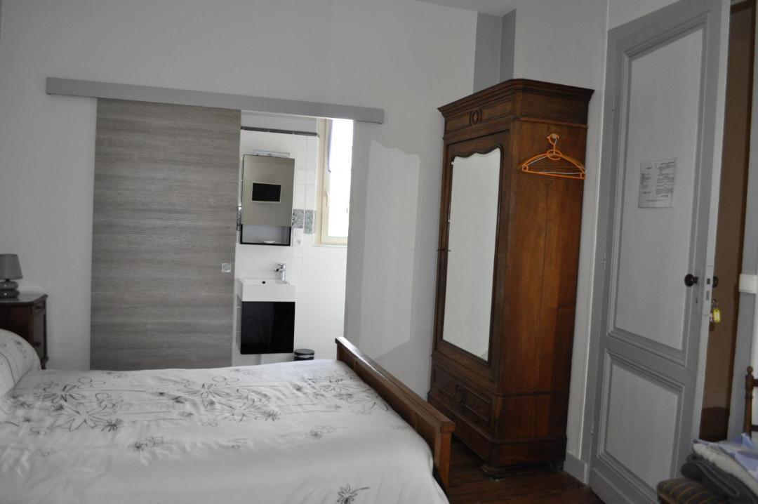 Photo of Bedroom in Ludon-Medoc