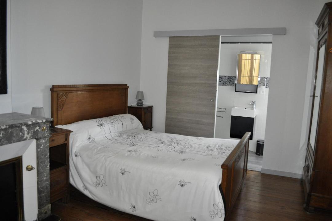 Photo of Bedroom in Ludon-Medoc