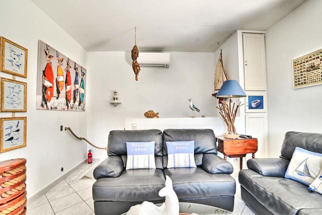Photo of Livingroom in Domino