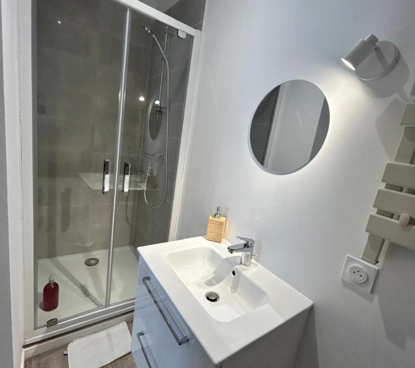 Photo of Bathroom in Libourne