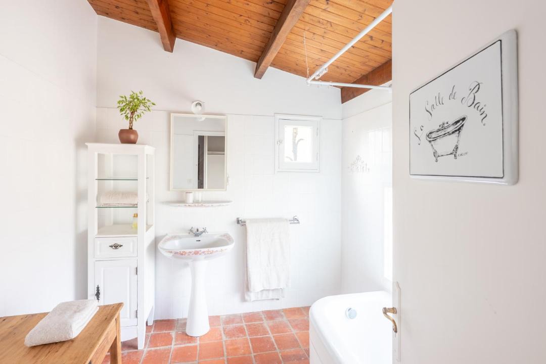 Photo of Bathroom in Negrondes