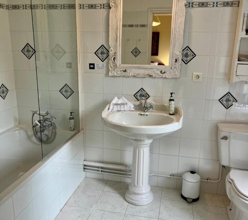 Photo of Bathroom in Dirac