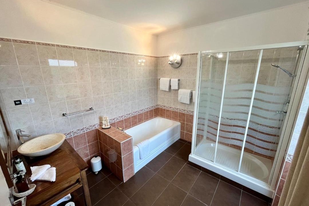 Photo of Bathroom in Dirac