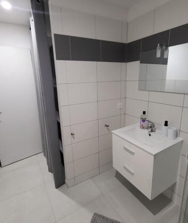 Photo of Bathroom in Prahecq