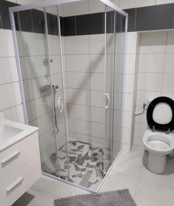 Photo of Bathroom in Prahecq